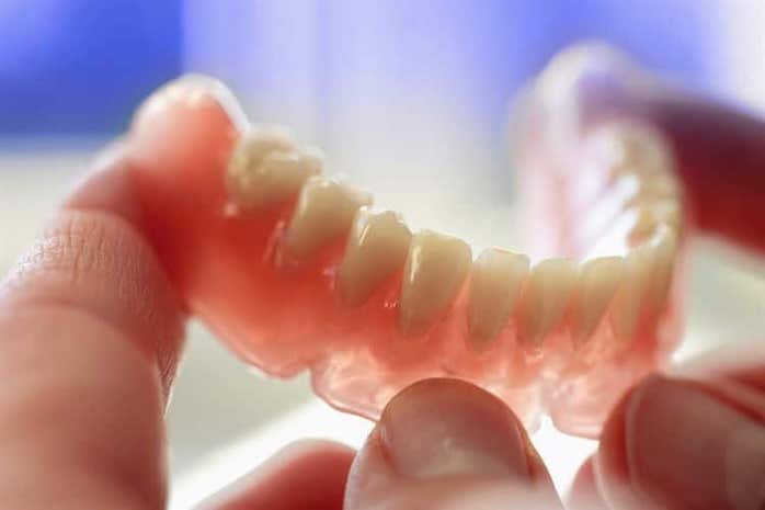 guia de usuario para pacientes con prótesis dentales y dentaduras postizas