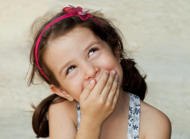 Selladores y barniz de flúor: ¡La mejor defensa contra la caries en niños!